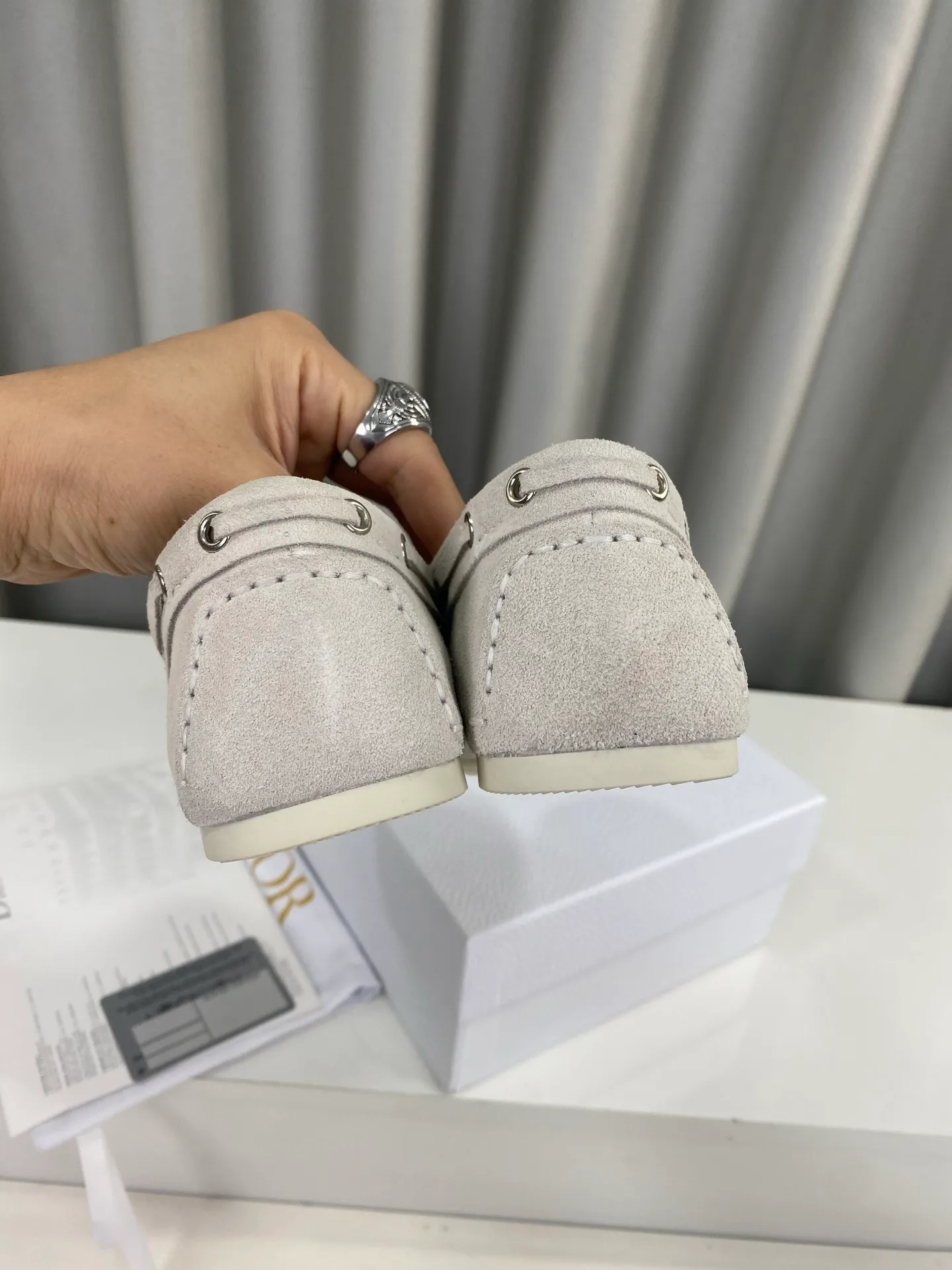 👟👟Ex-factory price 480👟👟 Women's shoes Women's clothing "Exclusive top version" DIOR Dior~25vs spring and summer popular casual flat loafer series... A shoe that does not clash with shirts, simple partition design, a spring must-have, can be worn with any pants or skirt, very comfortable and good-looking on the feet... ❶Fabric: Original customized cow suede ❷Inner: Original customized sheepskin ❸Feet: sheepskin ❹Outsole: original molded wear-resistant rubber ❺Number of codes: 35-39 (40 customizations are non-refundable) ❻Packaging: Original full set of packaging ☀Color: 5 colors available simultaneously on the official website